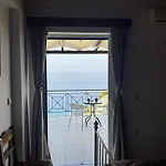 拉卡萨德艾琳旅馆 3* Áyios Nikítas