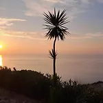 拉卡萨德艾琳旅馆 Áyios Nikítas