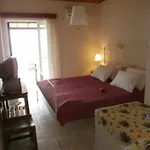 拉卡萨德艾琳旅馆 Áyios Nikítas