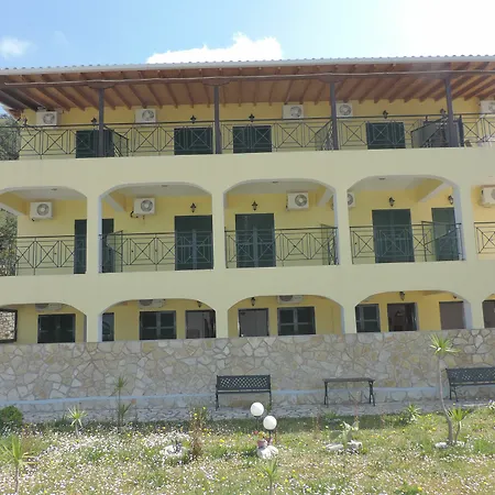 招待所 拉卡萨德艾琳旅馆 Áyios Nikítas